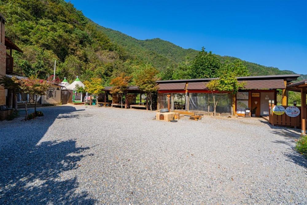 Hotel Kim Satgat Heukjib Yiyagi Yeongwol Exterior foto